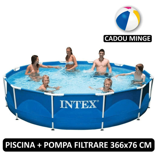 familie in piscina cu pompa